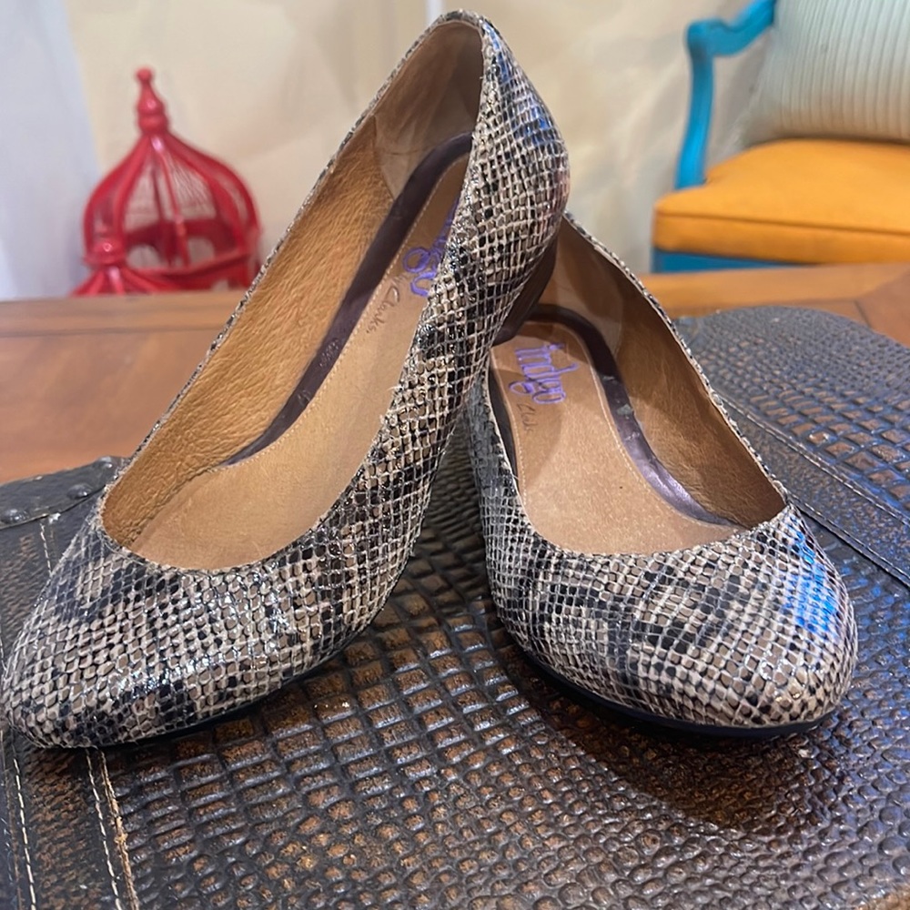 Indigo by Clarks size 6.5